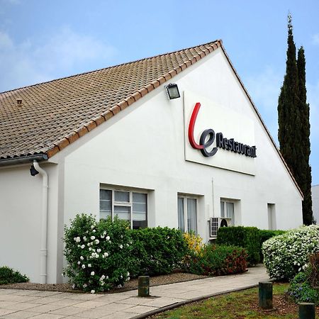 Hotel Campanile Lyon Est Aéroport Saint Exupery Exterior foto